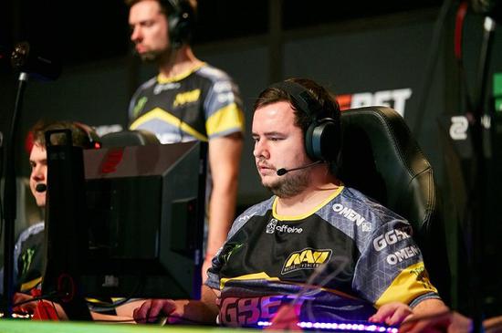 BLG战队在英雄联盟S15小组赛首轮不敌100T战队